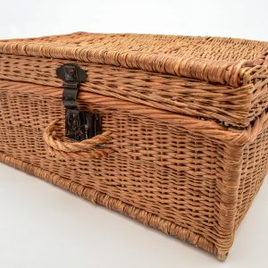 WICKER BASKET WITH KEY