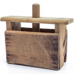 WOODEN VEGETABLE MASHER